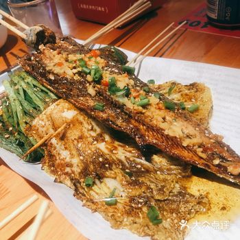 「先锋烧烤(九方店)」 晚上冒雨带着一家五口出来觅食