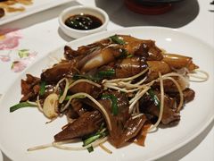 韭菜芽菜炒猪肠粉-花城苑广府菜(侨鑫店)