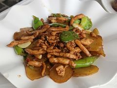 -红栌温泉山庄生态美食餐厅