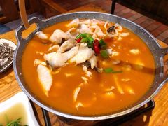 思茅酸汤鱼片-老滇山寨•云南特色菜•地方菜•民族风情歌舞表演(金碧店)