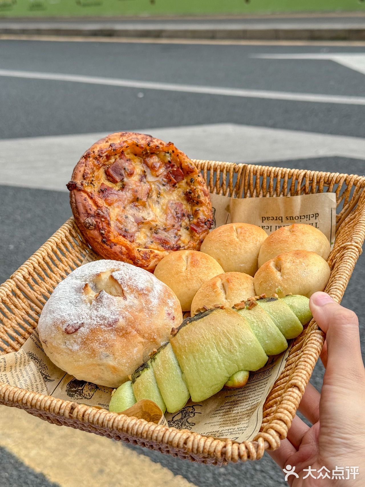 不是！这家面包店也太city了吧🥯 