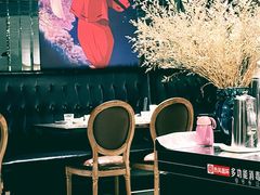 -河畔春天时尚餐厅