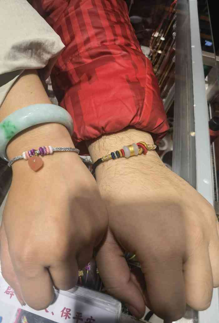 结绳匠人(石景山万达店)-"店里一般是2个小姑娘,编绳手艺都很好,量.