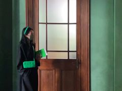 -Nathalie Djurberg与Hans Berg“牛皮纸包裹的月亮”-Prada荣宅当季展览