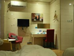 -肯定精品酒店(南京龙江地铁站省妇幼保健院南门店)