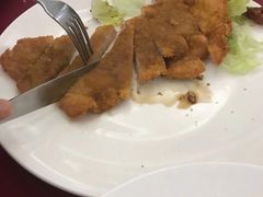 崇明生态猪炸猪排配辣酱油-红房子西菜馆(淮海中路店)