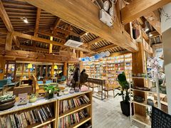 -猫的天空之城概念书店(丽江古城饮玉巷店)