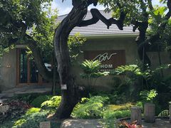 -Chom Cafe and Restaurant
