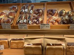 -天井·丑面包搭咖啡
