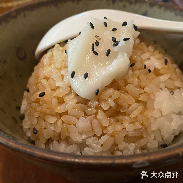 三月的烟雨飘摇到南方