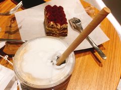 -星巴克臻选(上海中环广场2F店)