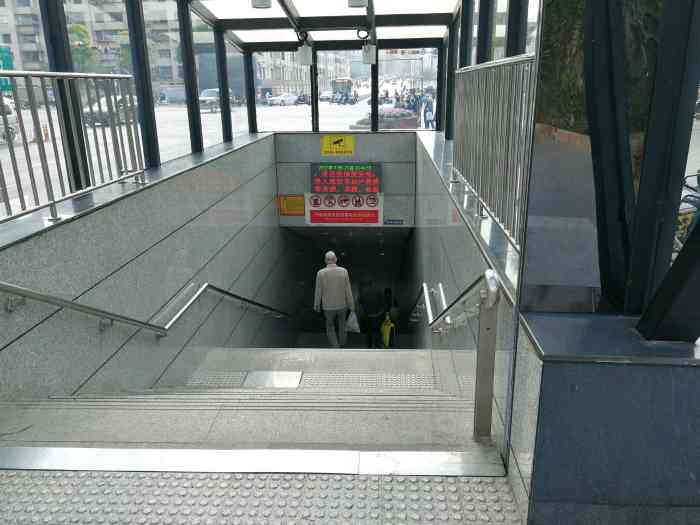 穿心鼓楼地铁站