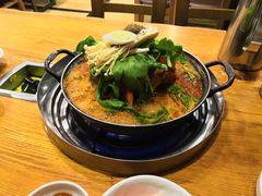 土豆排骨火锅-喇喇排骨火锅·传统韩式脊骨汤(望京西园总店)