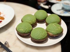 招牌酥皮叉烧包-龙凤荟·传统粤菜点心(新天地店)