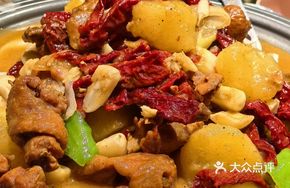 Xinjiang Shawan Large Plate Chicken with Noodle Skin