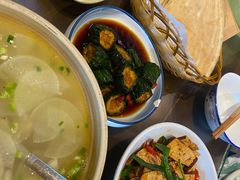 -富正毅三下锅·湘西韵味(天门山索道店)