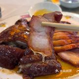 走进咏发顺德海鲜大排挡，满满的市井气息扑面而来