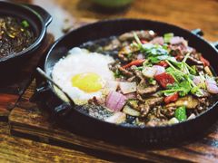 铁板黑椒牛柳-盐与味葱葱鲫鱼•自贡菜江湖菜(春熙店)