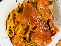 三文鱼罗勒番茄扁面-HELLO 27 意面·沙拉·帕尼尼