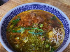 辣肉面加雪菜和毛豆-沪西老弄堂面馆(定西路店)