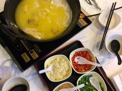 -鲜入围煮花胶鸡海鲜火锅