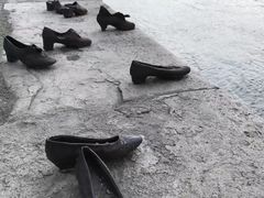 -多瑙河畔鞋履雕塑