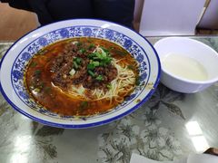 -渝之汇牛肉豌杂面
