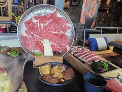 -湊湊火锅·茶憩(南京东路悦荟店)