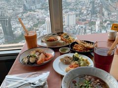 -彩虹云霄酒店75层国际自助餐