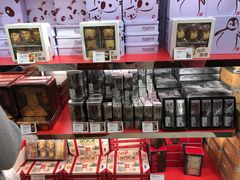 零售区-奇华饼家(香港国际机场T1店)