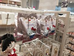 -名创优品(广州萝岗万达广场店)