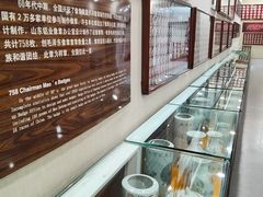 -毛泽东像章珍藏馆