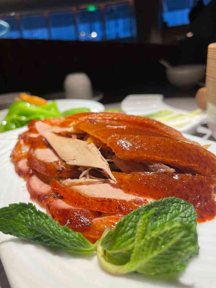 北京老铺烤鸭(航天城店)-"[薄荷]环境:店里装潢独具一格,水泥旋.