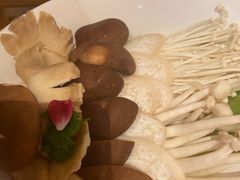 菌菇拼盘-左庭右院鲜牛肉火锅(环球港店)
