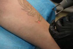 点击看大图 -冰岛刺青·手工耳饰品售卖·专业纹身