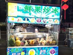 -海南大学南门小吃一条街