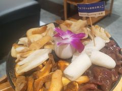 -一朵菌·野生菌探索家火锅(南亚店)