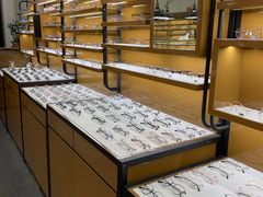 -罗伯特眼镜·蔡司官方授权(罗湖国贸店)