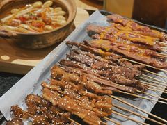 -何妹湿辣牛肉·粤式烧烤砂煲(桂雅路店)