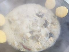 -粘豆包柴火铁锅炖