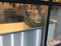 面包甜点陈列柜-汤姆大师傅鲜香牛肉饼(深圳保利文化广场店)