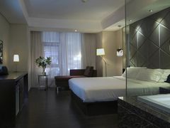 -桔子酒店(上海西藏北路地铁站店)