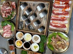 -围炉肉舍•炭烤活鳗•丹东海鲜烤肉(步行街店)