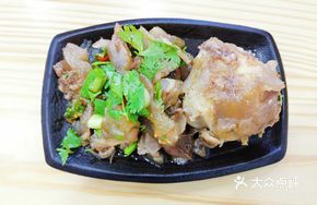 Cold-Pressed Beef Knee Salad