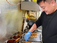 自助取餐区-小红车炸蛋葱油饼