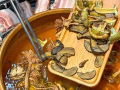 -阿山卓·野生菌火锅·纳西火塘烤肉