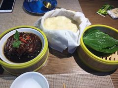 腌菜扣肉配苏子叶-雀舞云南菜(乐客城店)