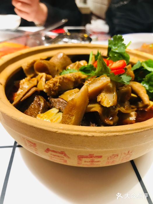 贤合庄卤味火锅(天一广场店)一碗牛杂图片