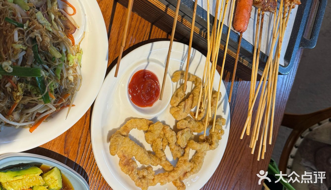 这里的呼伦贝尔羊肉串真是一绝！嫩滑多汁的羊肉