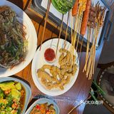 这里的呼伦贝尔羊肉串真是一绝！嫩滑多汁的羊肉